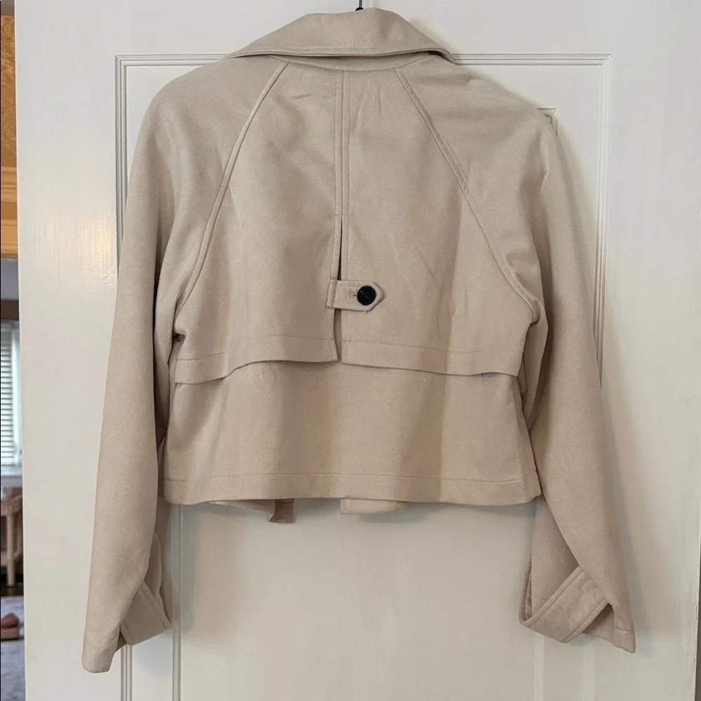 Chic Cream Trench Coat - Picture 6 of 7